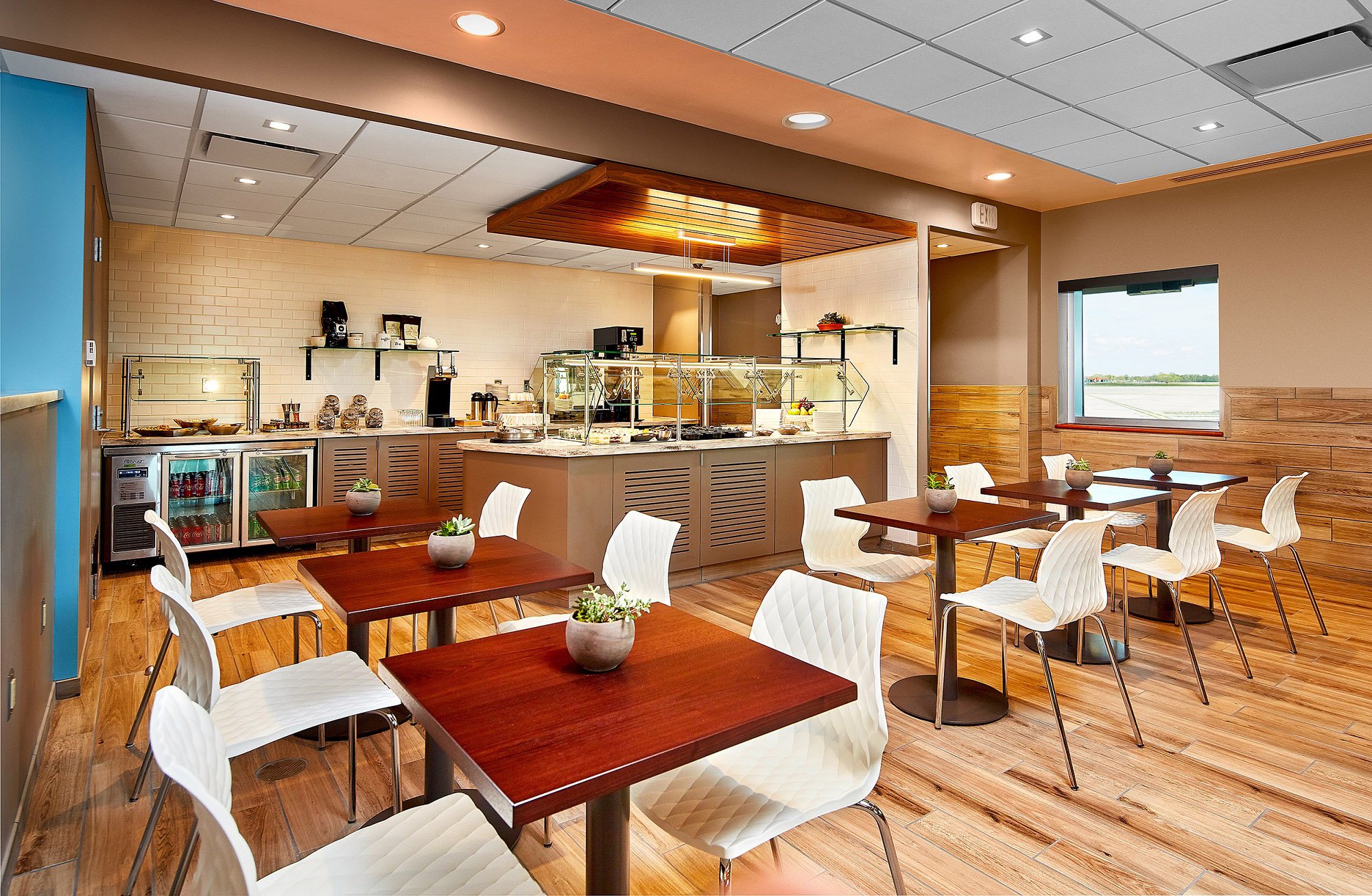 #4 of 5 images of Escape Lounges