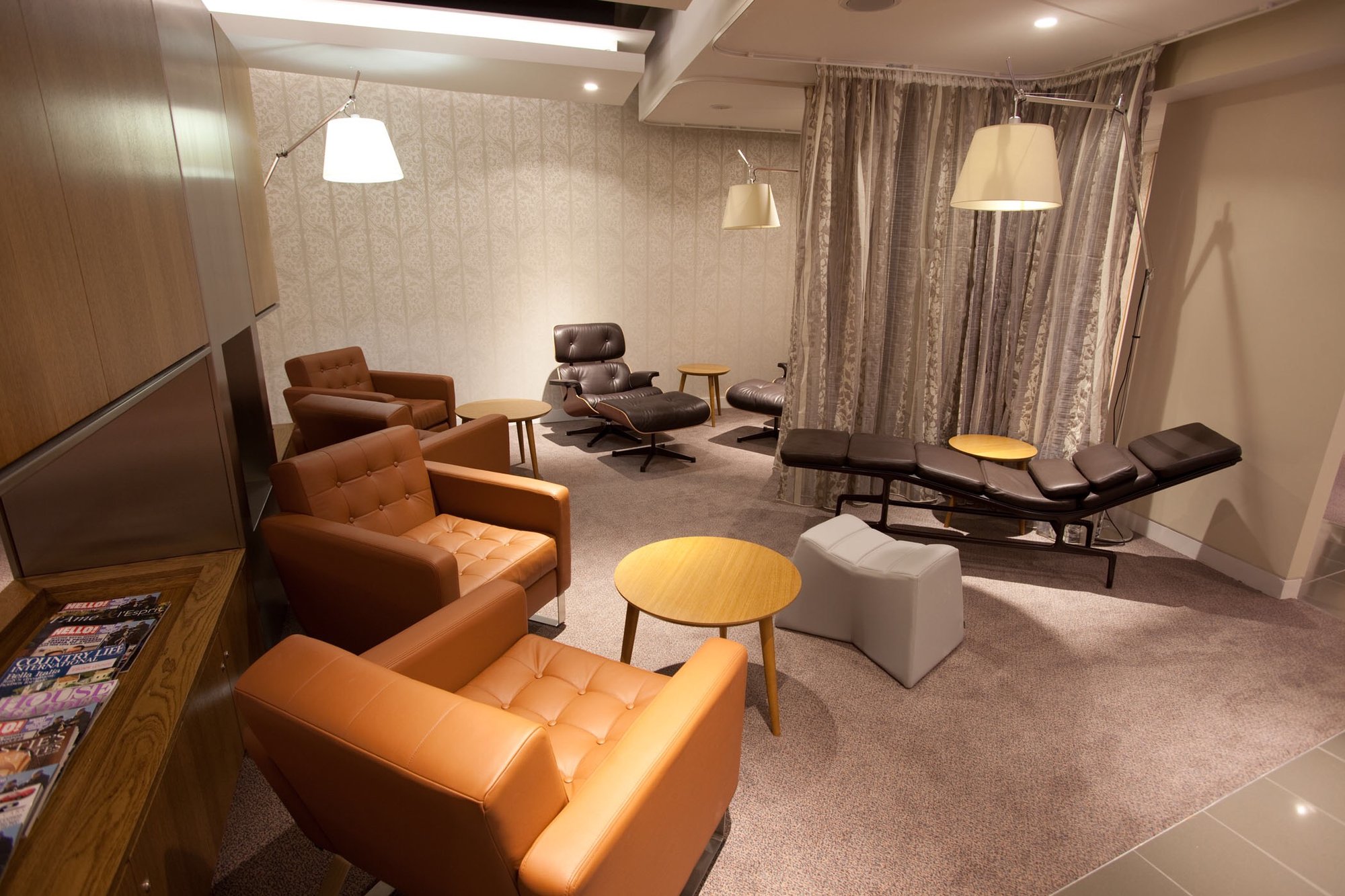 #4 of 5 images of Escape Lounge