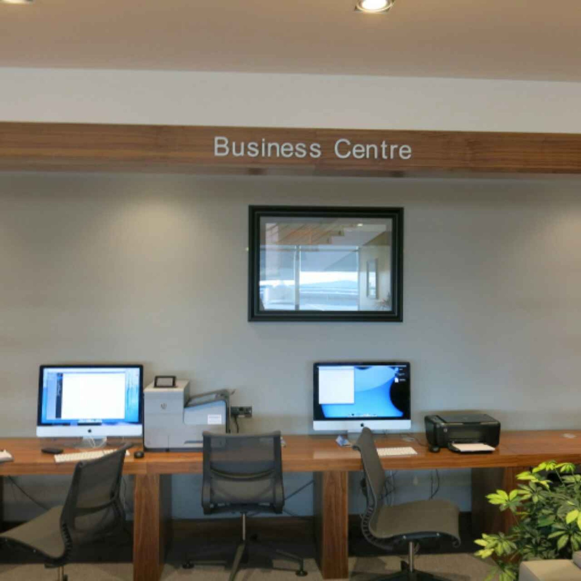 #5 of 5 images of T1 Lounge