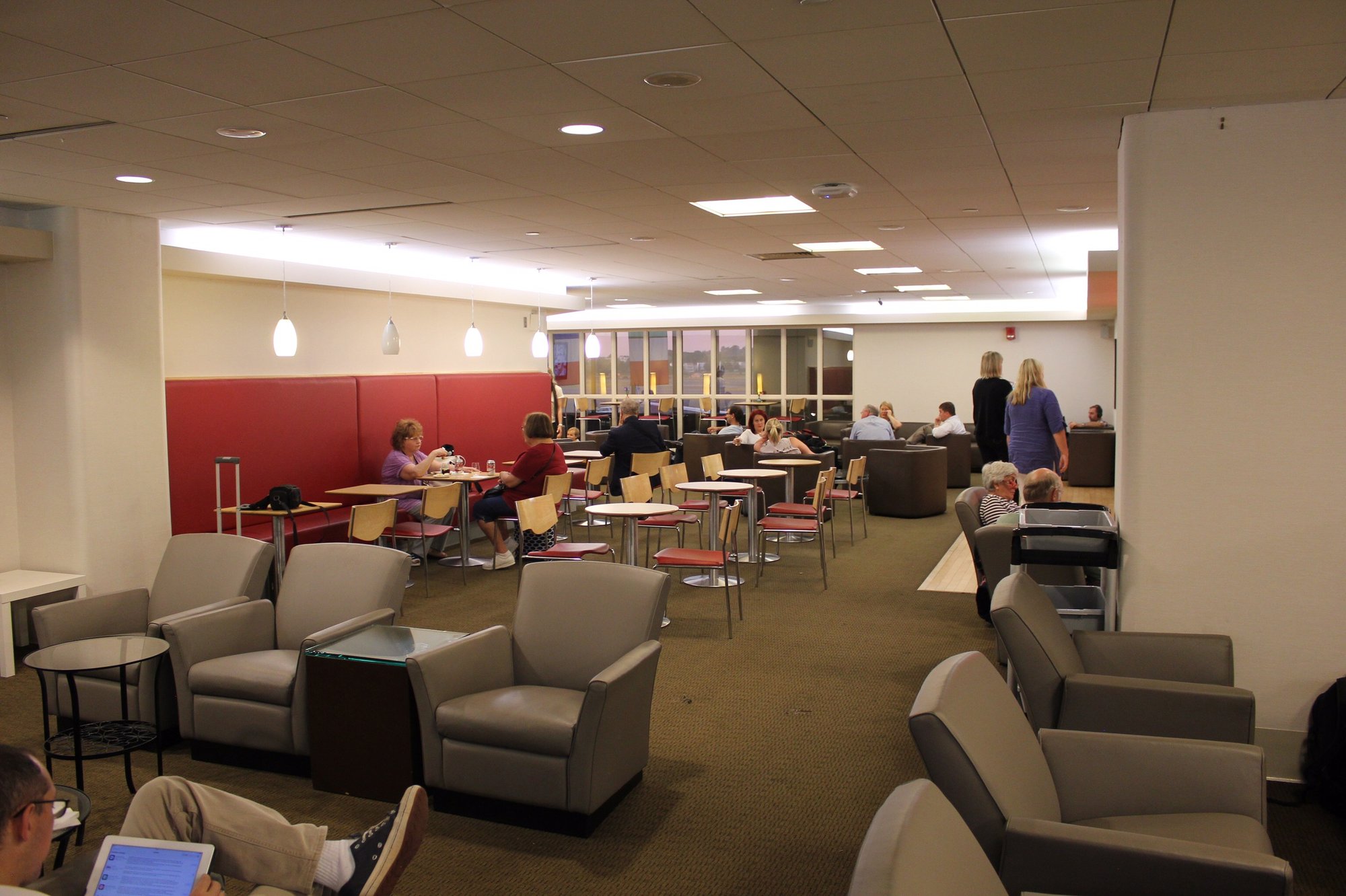 #4 of 5 images of Air France Lounge