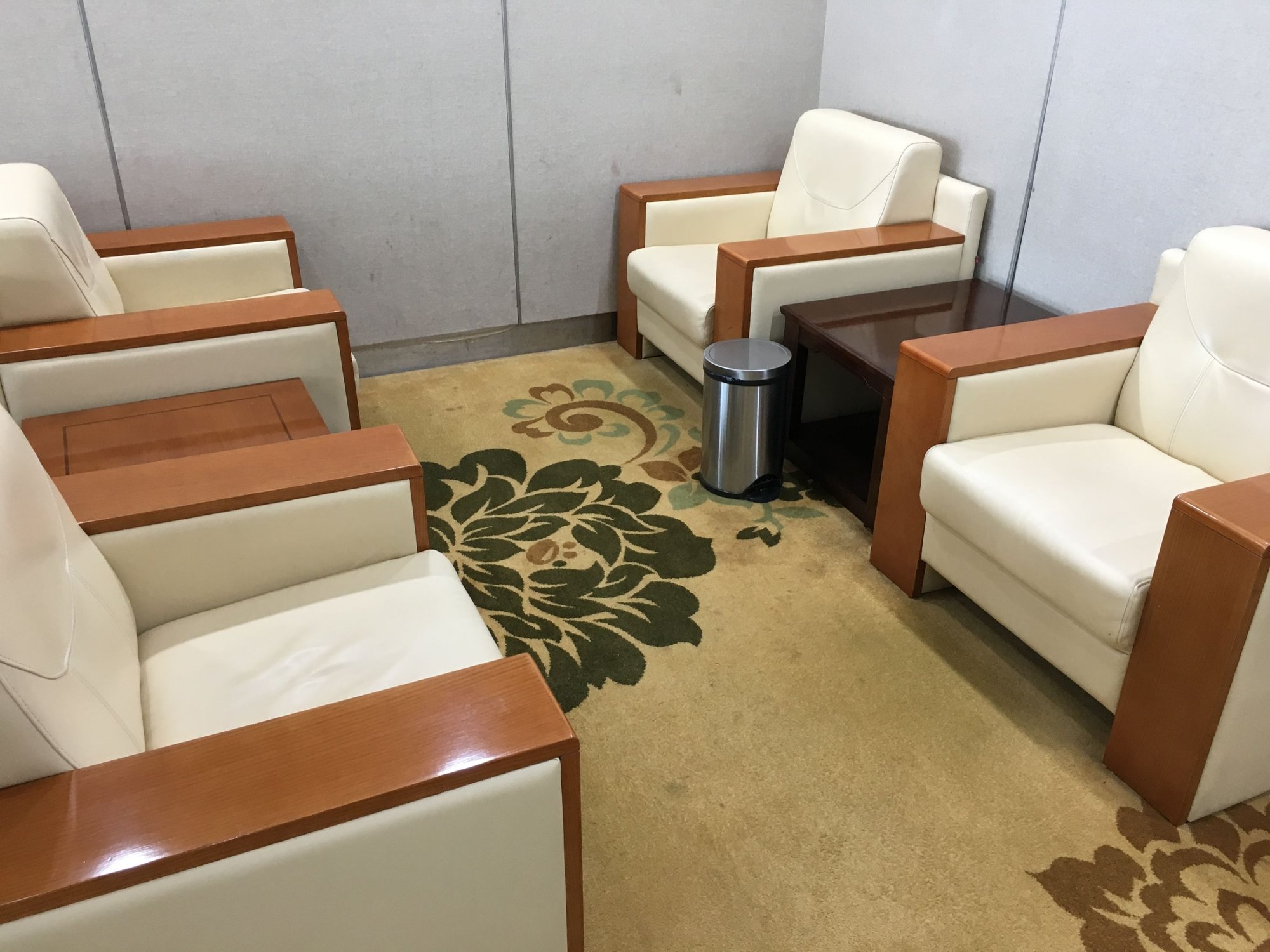 #1 of 5 images of First Class Lounge 5