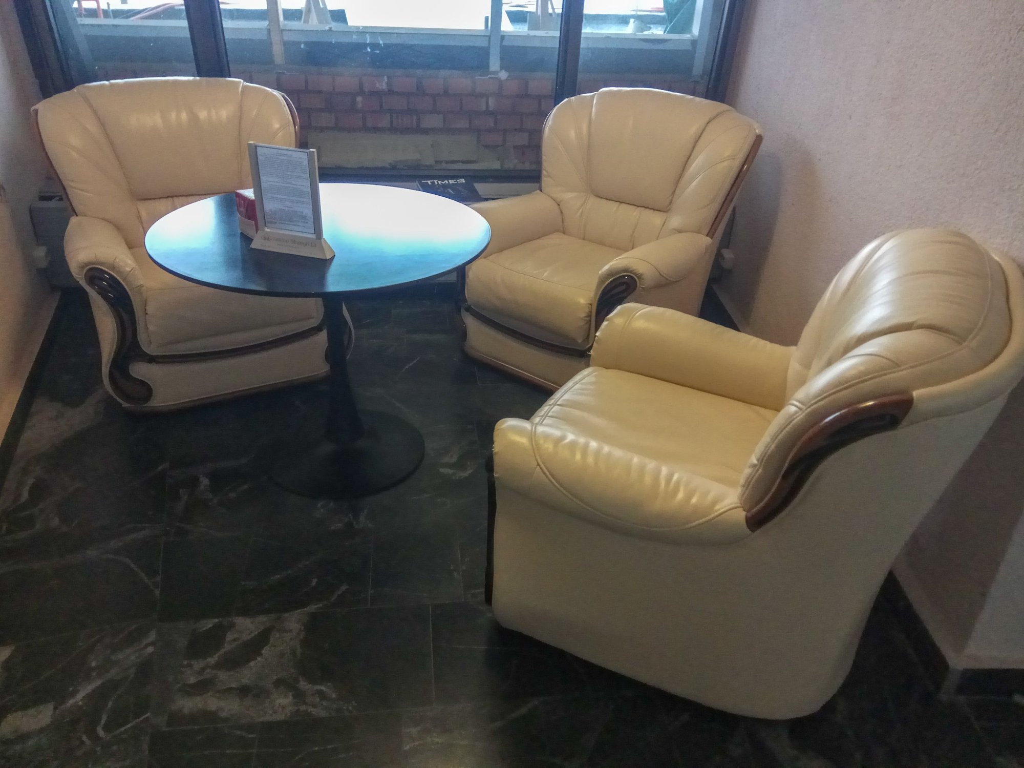 #4 of 5 images of Business Lounge (Domestic)