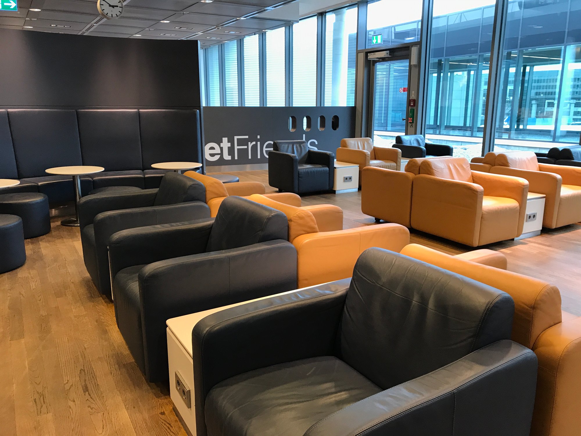 #2 of 5 images of Lufthansa Business Lounge (Non-Schengen, Gates B44-B48)