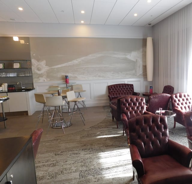 Lounge thumbnail 2