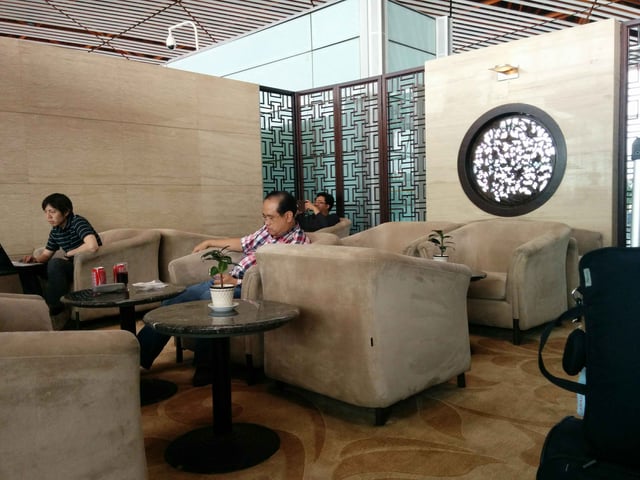 Lounge thumbnail 5