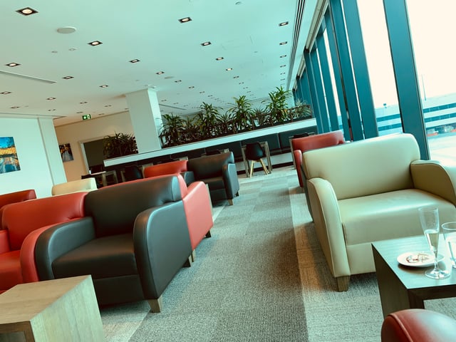 Lounge thumbnail 4