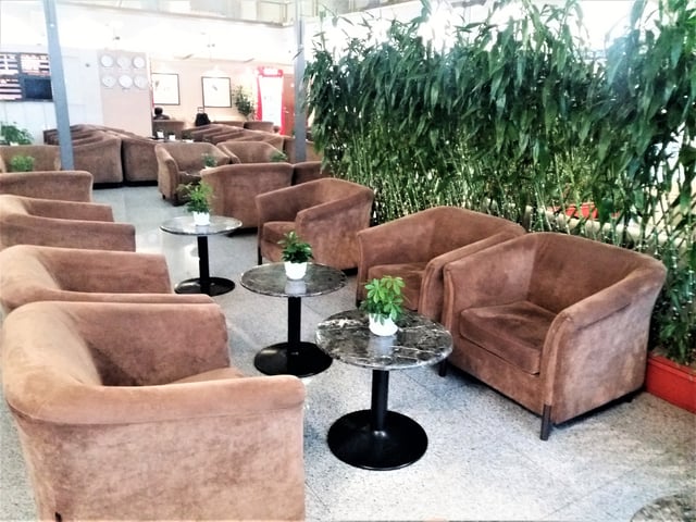 Lounge thumbnail 5