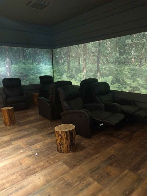 Lounge thumbnail 4