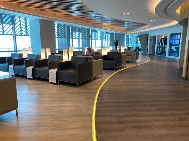 Lounge thumbnail 3