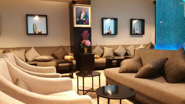 Lounge thumbnail 2