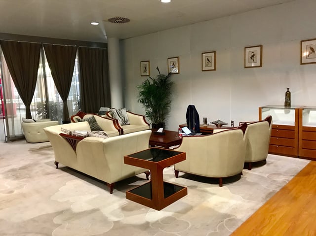 Lounge thumbnail 1