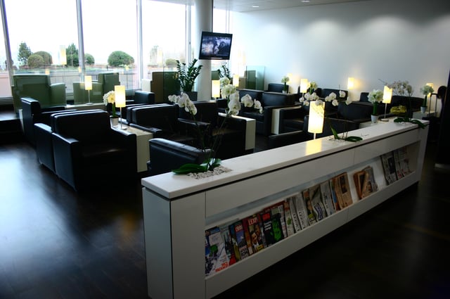 Lounge thumbnail 1