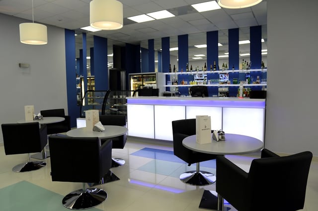 Lounge thumbnail 4