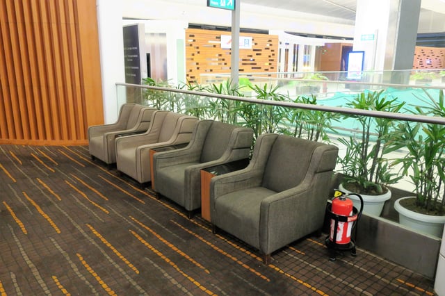 Lounge thumbnail 2