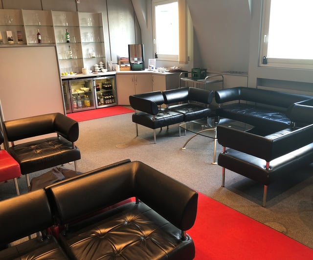 Lounge thumbnail 3
