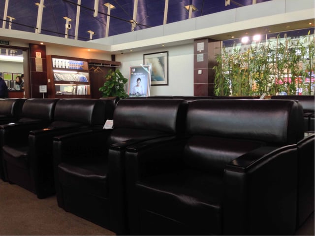 Lounge thumbnail 2