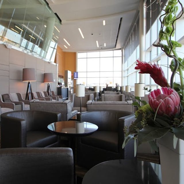Lounge thumbnail 1