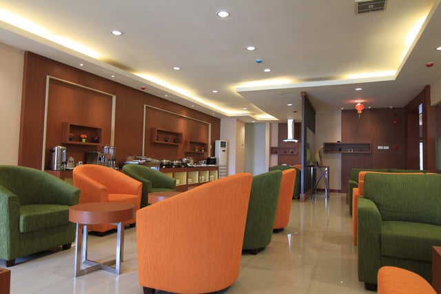 Lounge thumbnail 1