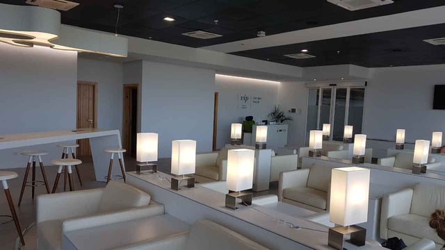 Lounge thumbnail 4