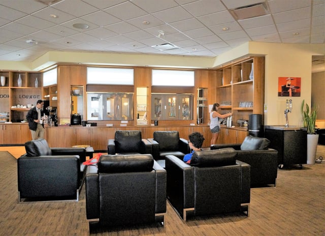 Lounge thumbnail 1