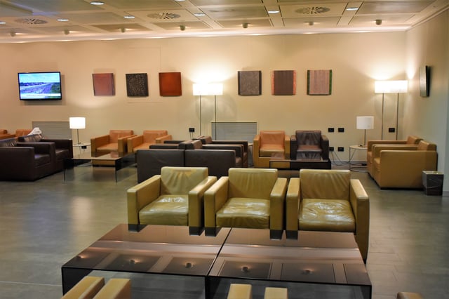 Lounge thumbnail 1