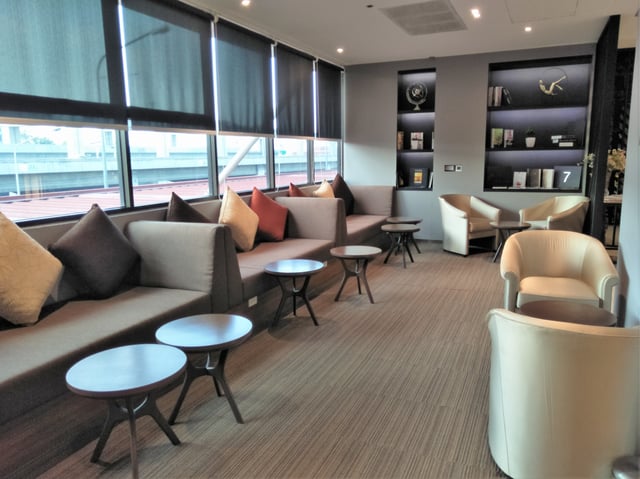 Lounge thumbnail 1