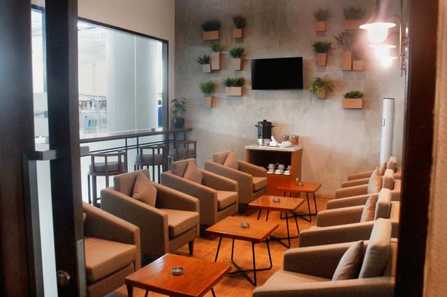 Lounge thumbnail 3