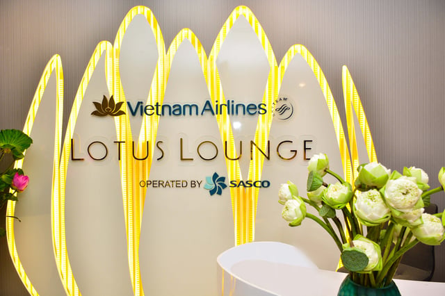 Lounge thumbnail 4