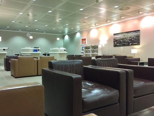 Lounge thumbnail 1