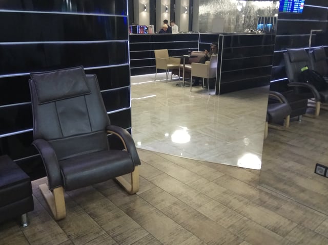 Lounge thumbnail 1