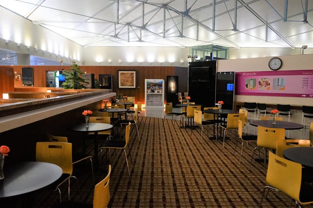 Lounge thumbnail 1