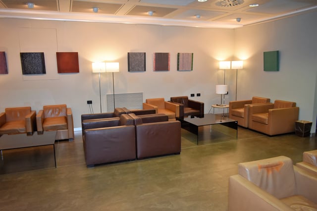 Lounge thumbnail 3