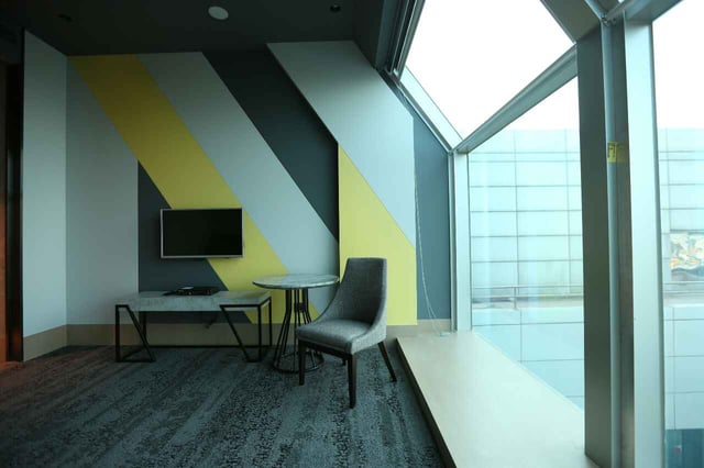 Lounge thumbnail 4
