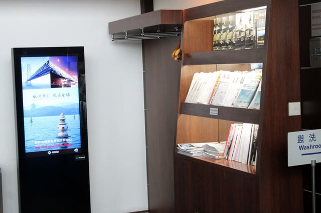Lounge thumbnail 5