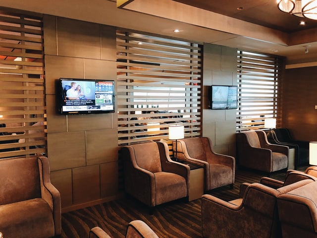 Lounge thumbnail 3
