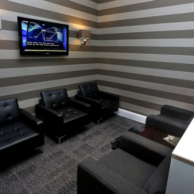 Lounge thumbnail 4