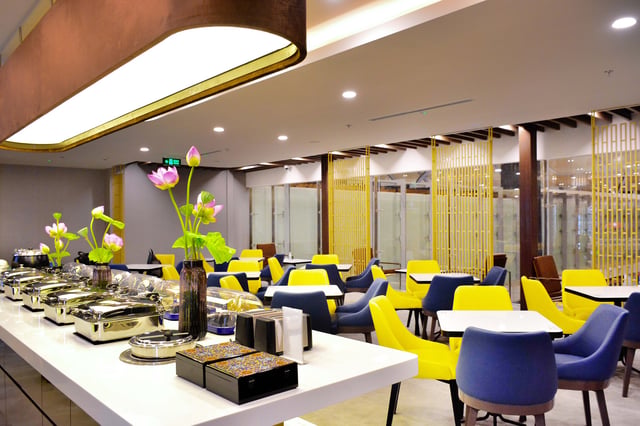 Lounge thumbnail 5