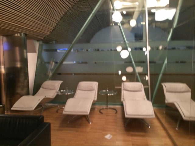 Lounge thumbnail 2