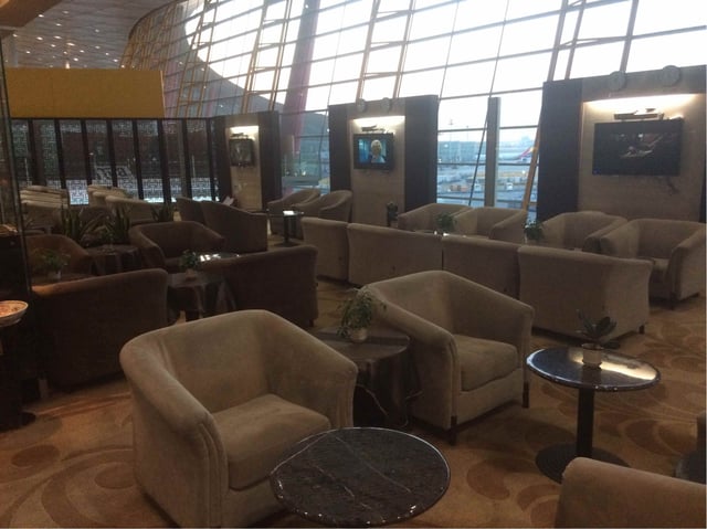 Lounge thumbnail 1