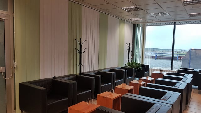 Lounge thumbnail 5