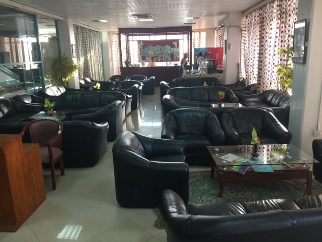 Lounge thumbnail 2