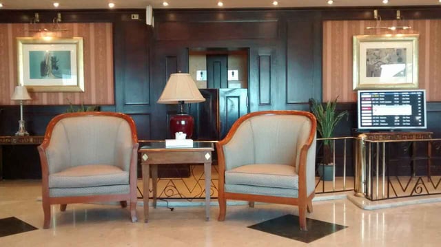 Lounge thumbnail 2