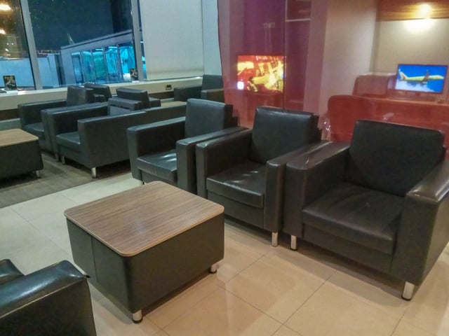 Lounge thumbnail 1