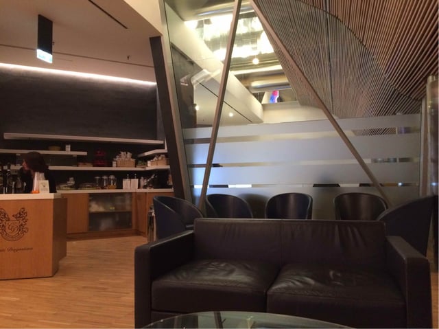 Lounge thumbnail 1