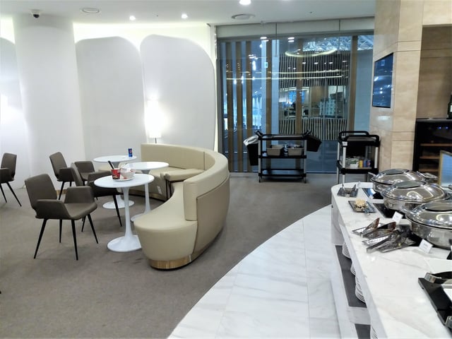 Lounge thumbnail 3