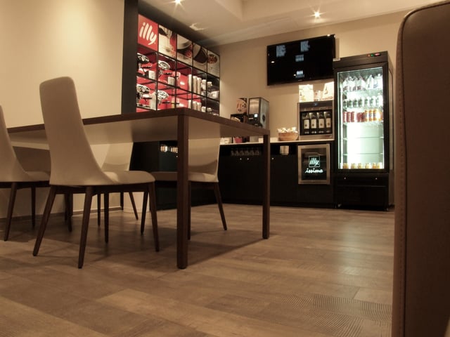 Lounge thumbnail 3