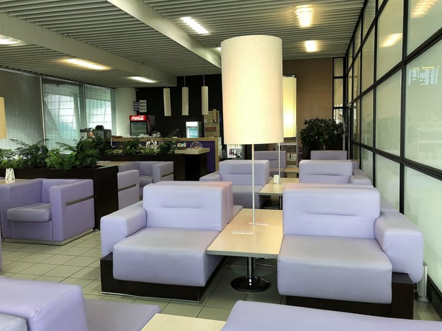 Lounge thumbnail 2