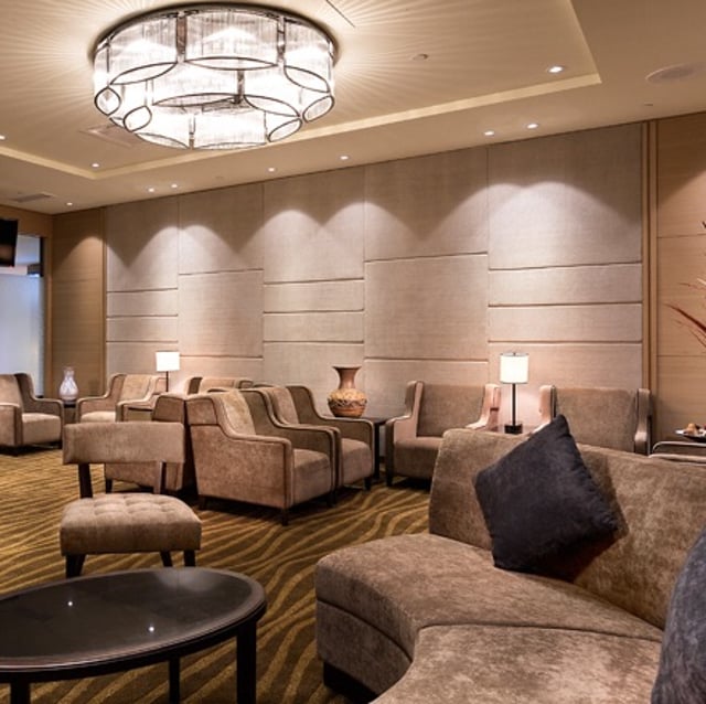 Lounge thumbnail 3