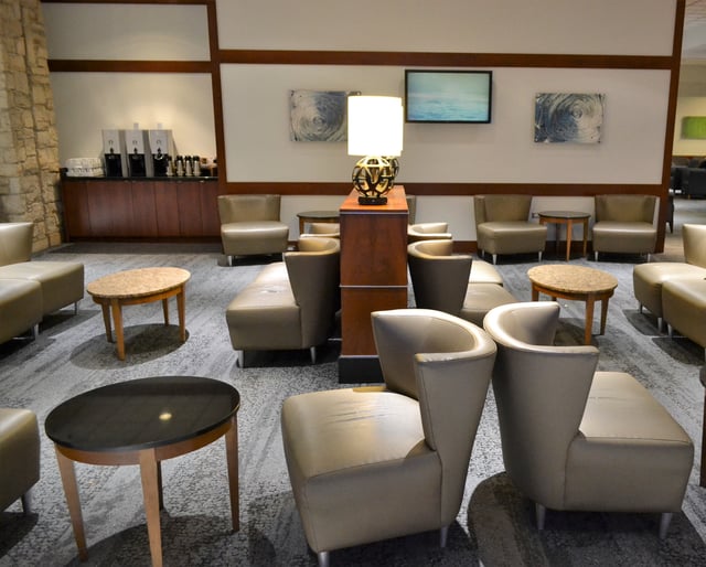 Lounge thumbnail 4