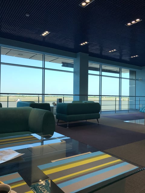 Lounge thumbnail 2